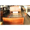 Image 1 : MODERN QUEENSIZE BED FRAME