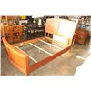 Image 2 : MODERN QUEENSIZE BED FRAME