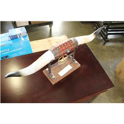 BULL HORN DECORATION STAND