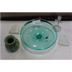 ITALIAN CRYSTAL CENTRE BOWL AND WHITE CRYSTAL PIECES AND WEDGWOOD STYLE CANADIAN ART POTTERY VASE