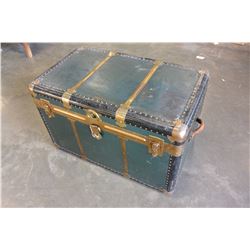 EATONIA GREEN METAL STORAGE TRUNK WITH TRAY