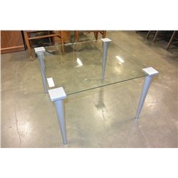 GLASSTOP ENDTABLE