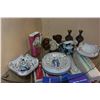 Image 2 : LOT OF COLLECTIBLES AND DELFT POTTERY