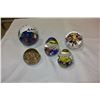 Image 1 : LOT OF ART GLASS PAPER WEIGHTS