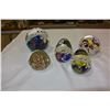 Image 2 : LOT OF ART GLASS PAPER WEIGHTS