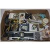 Image 3 : 2 TRAYS OF JEWELERY