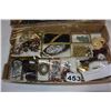 Image 4 : 2 TRAYS OF JEWELERY
