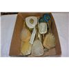 Image 1 : TOTE OF VANITY BRUSHES AND MIRRORS