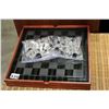 Image 1 : GLASS CHESS BOARD WITH PIECES