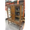 Image 2 : ANTIQUE 2 DOOR DISPLAY CABINET ON CASTORS