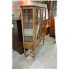 Image 4 : ANTIQUE 2 DOOR DISPLAY CABINET ON CASTORS