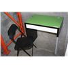 Image 1 : GREEN TOP ESPRESSO DESK AND FOLDING CHAIR