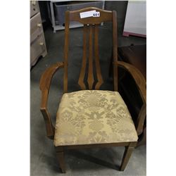 VINTAGE ARM CHAIR