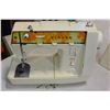 Image 2 : SINGER GENIE SEWING MACHINE