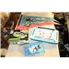 Image 1 : 2 MODELS VINTAGE HOCKEY GAME AND FLAG