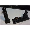 Image 1 : NATIVE TOTEM AND ESKIMO DESK SET