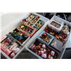Image 1 : 2 TOTES OF VINTAGE CHRISTMAS ORNAMENTS