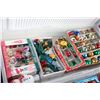 Image 2 : 2 TOTES OF VINTAGE CHRISTMAS ORNAMENTS