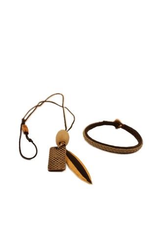 Point Break Chowder (Tobias Santelmann) Movie Props