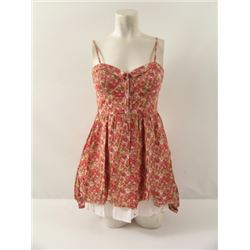 No One Lives Betty (Laura Ramsey) Hero Movie Costumes