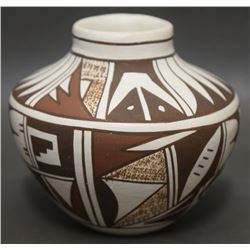 HOPI POTTERY VASE (NAVASIE)