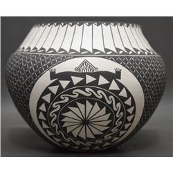 ACOMA POTTERY VASE (CHARLIE)