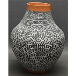 ACOMA POTTERY VASE (ANTONIO)
