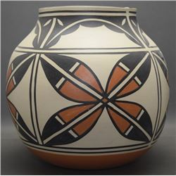 SANTO DOMINGO POTTERY OLLA (ATTENCIO)