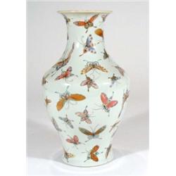 Chinese porcelain vase, finely hand enamel…