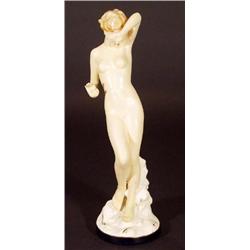 Czechoslovakian Art Deco porcelain figurin…