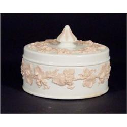 Circular Wedgwood Queensware pot and cover…