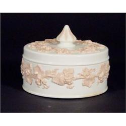 Circular Wedgwood Queensware pot and cover…