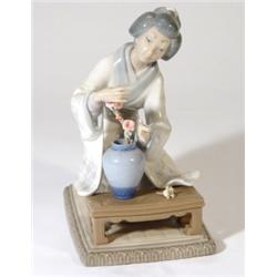 Hand painted Lladro oriental woman arrangi…