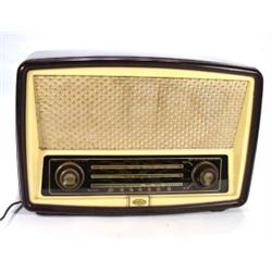 Brown bakelite GEC radio, 30cm high…