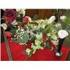 Image 1 : 5 VASES WITH ARTIFICIAL FLOWERS