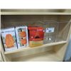 Image 1 : 2 GLASS VASES/3 CRYSTAL SALT LAMPS