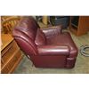 Image 2 : STUDDED BURGUNDY RECLINER