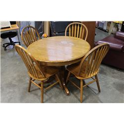 ROUND OAK DINING TABLE WITH FOUR CHAIRS