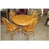 Image 2 : ROUND OAK DINING TABLE WITH FOUR CHAIRS