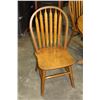 Image 3 : ROUND OAK DINING TABLE WITH FOUR CHAIRS