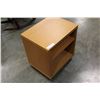 Image 2 : MAPLE OFFICE SHELF ON WHEELS