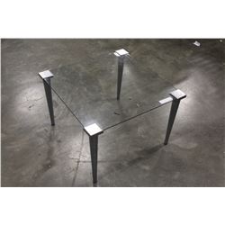 GLASSTOP ENDTABLE