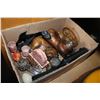 Image 1 : COLLECTIBLE WOOD FIGURES AND ONYX COLLECTIBLES