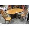 Image 1 : ROUND OAK DINING TABLE WITH LEAF AND 4 CHAIRS