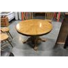 Image 2 : ROUND OAK DINING TABLE WITH LEAF AND 4 CHAIRS