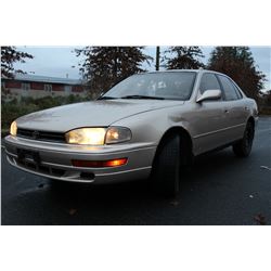 1993 TOYOTA CAMRY, 4 DOOR AUTOMATIC, WITH LEATHER AND SUNROOF, 189,000KM, WITH CAR PROOF, REGISTRATI