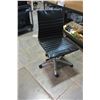 Image 1 : ROLLING BLACK MODERN GAS LIFT OFFICE CHAIR