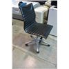 Image 2 : ROLLING BLACK MODERN GAS LIFT OFFICE CHAIR