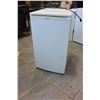 Image 1 : WHITE GOLDSTAR BAR FRIDGE