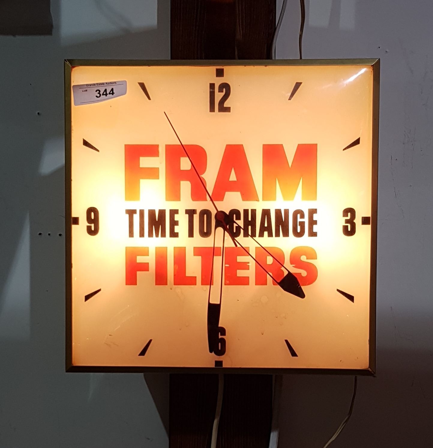 VINTAGE FRAM OIL FILTER BUBBLE GLASS CLOCK